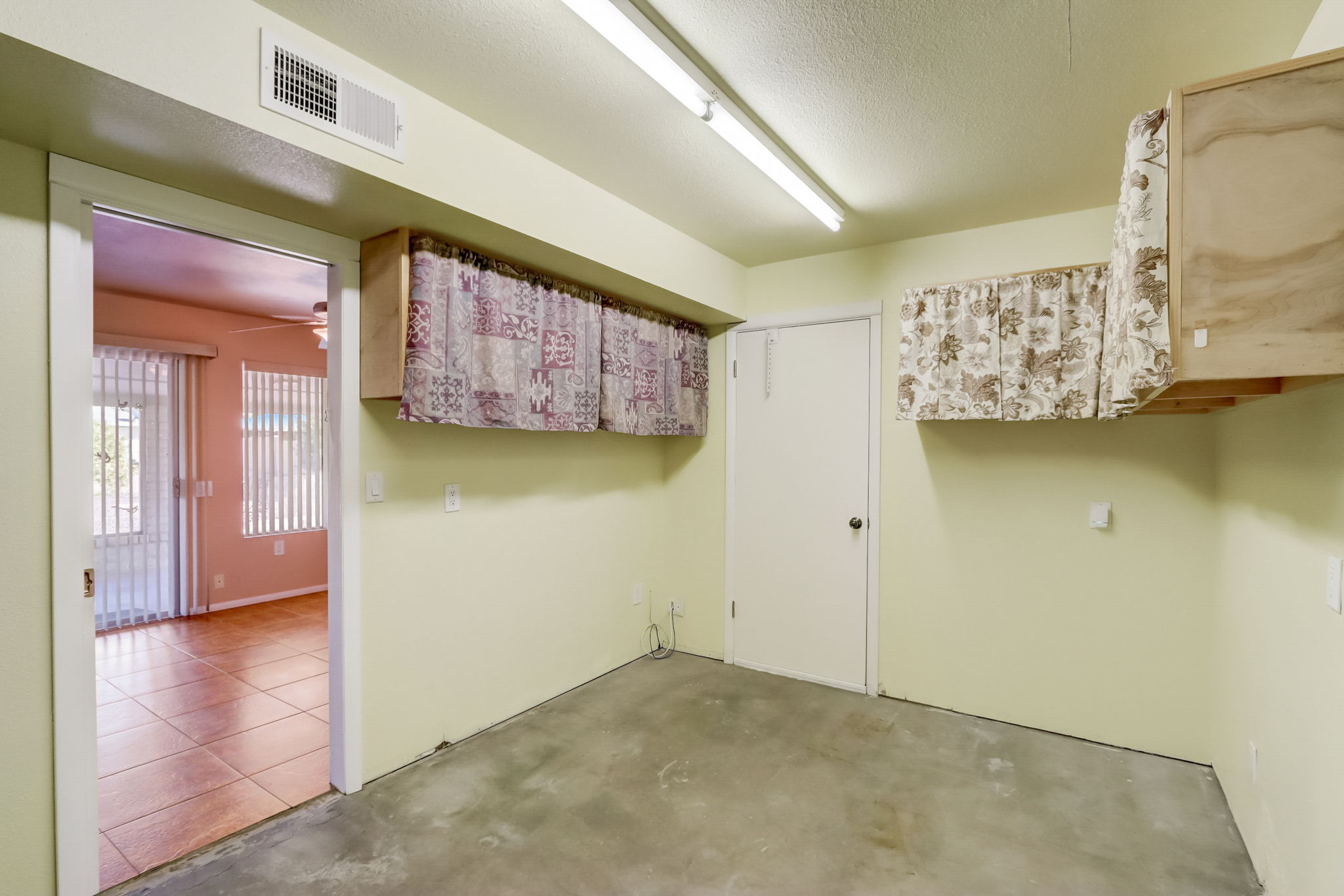 N 111th Ave-029