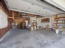 oversized garage w/direct access to the house