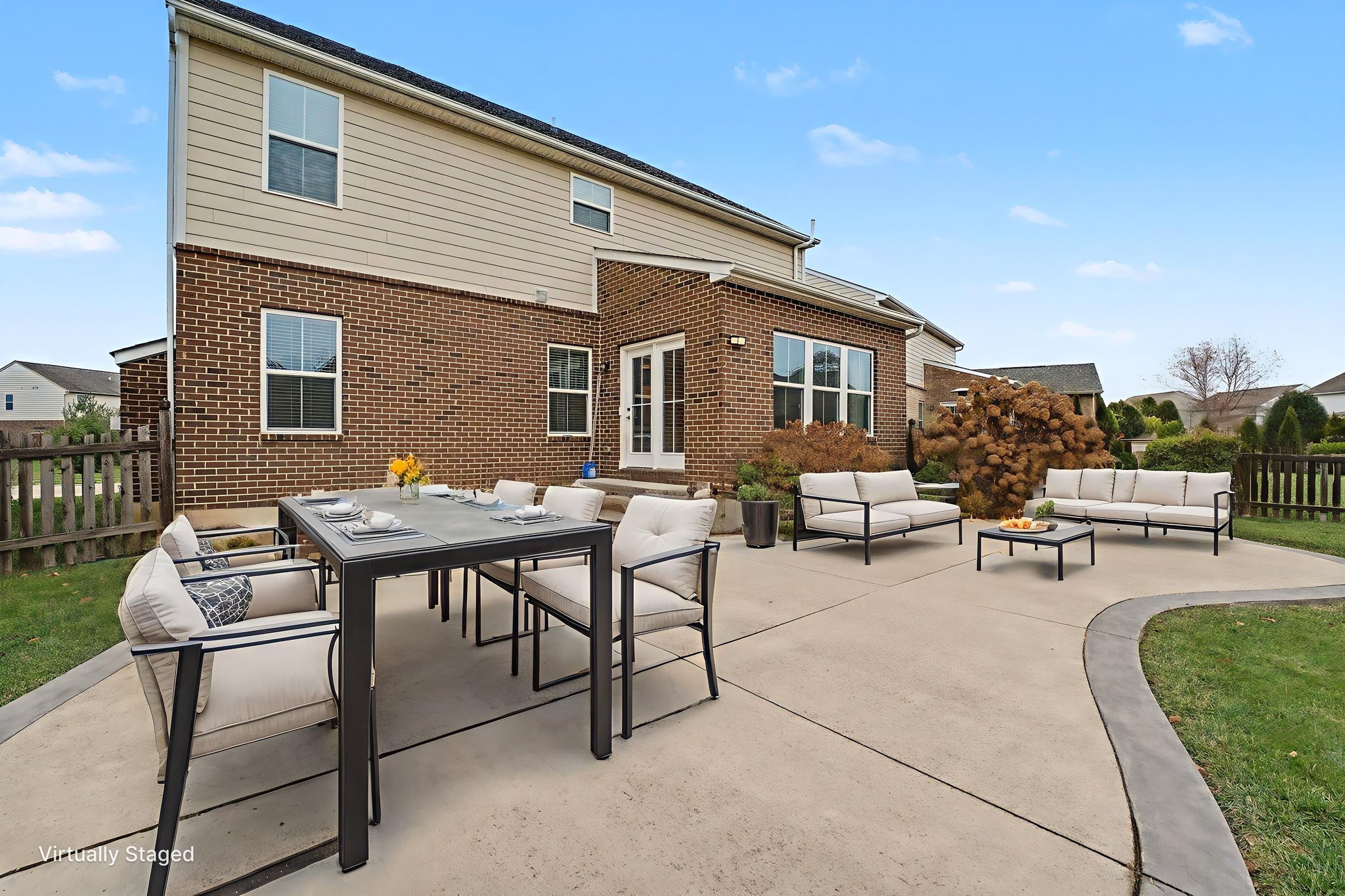 DSC03264 virtually staged.jpeg