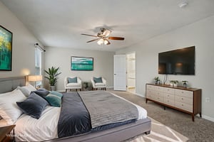 DSC03179 virtually staged.jpeg