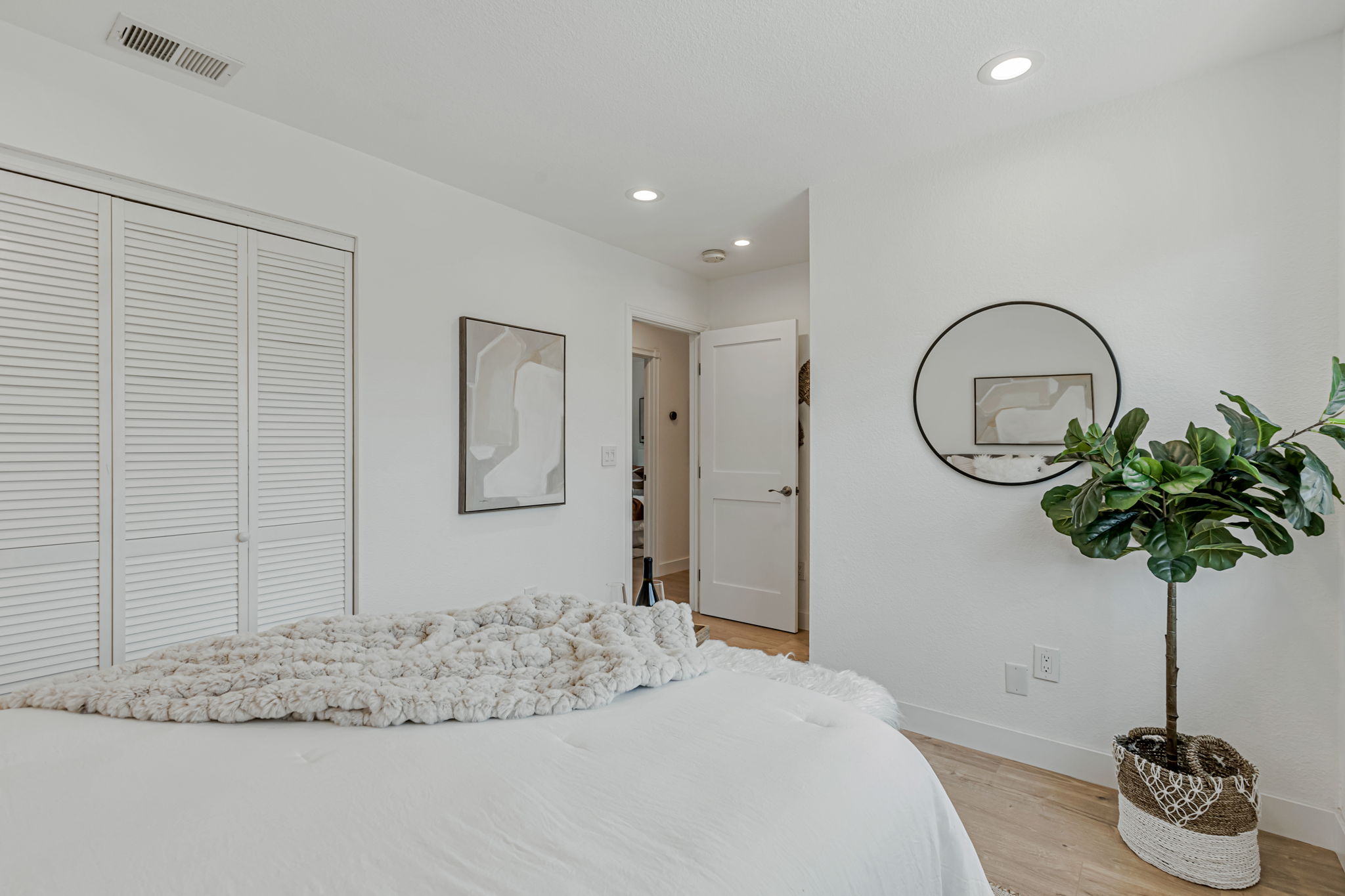 030_1642 Orchard View Dr
