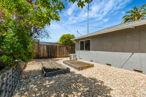 037_1642 Orchard View Dr