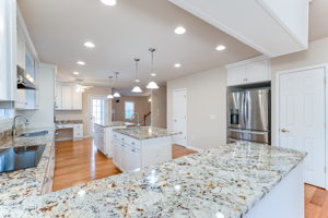 1643 Morning Crest Ln, Lilburn, GA 30047, USA Photo 17