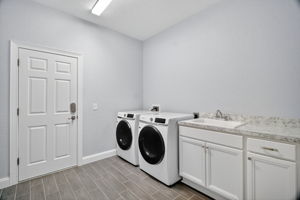  Photo 31