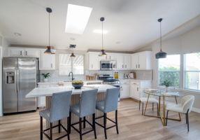 Kitchen/Breakfast Bar