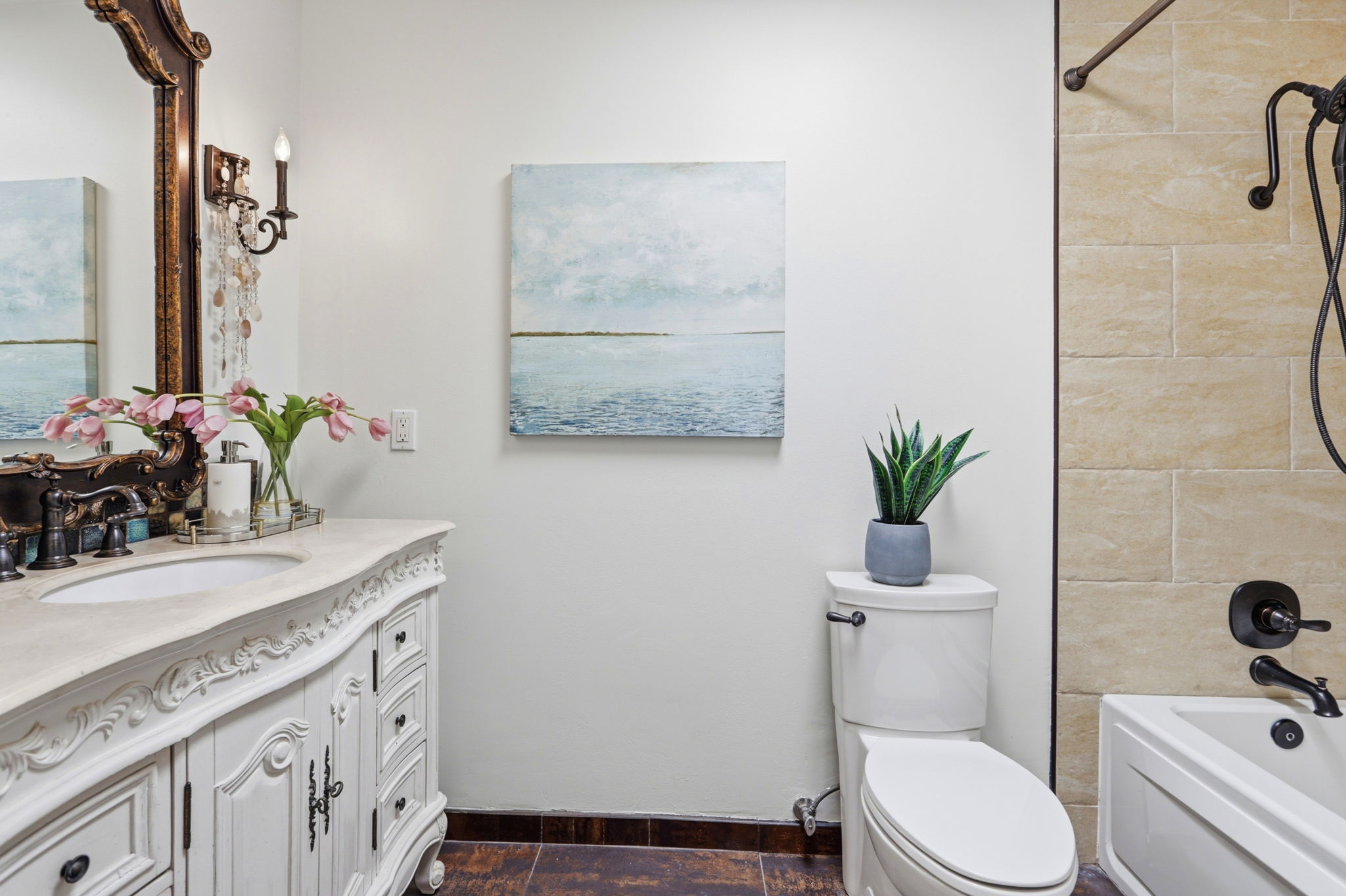 UPPER LEVEL BATHROOM