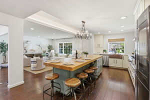 Kitchen/Breakfast Bar