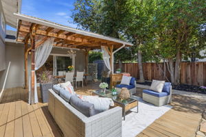 Backyard- Perfect for entertaining