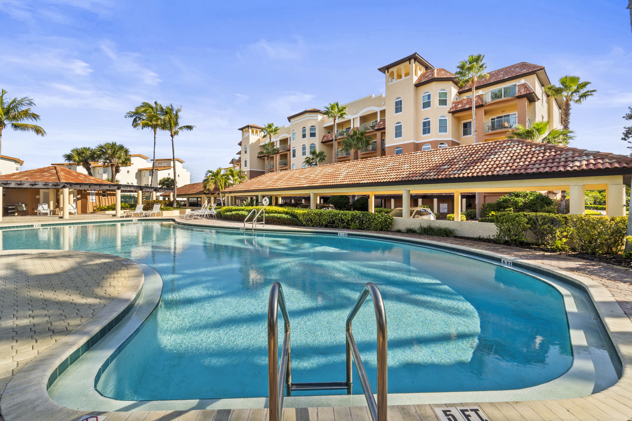 POOL 1645 Pinellas Bayway S Apt B2 147