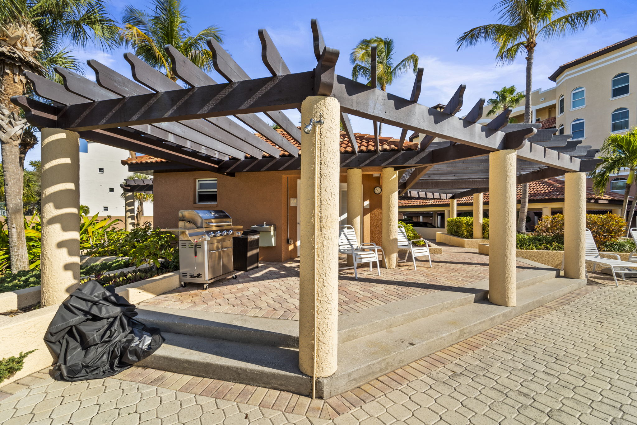 POOL 1645 Pinellas Bayway S Apt B2 153