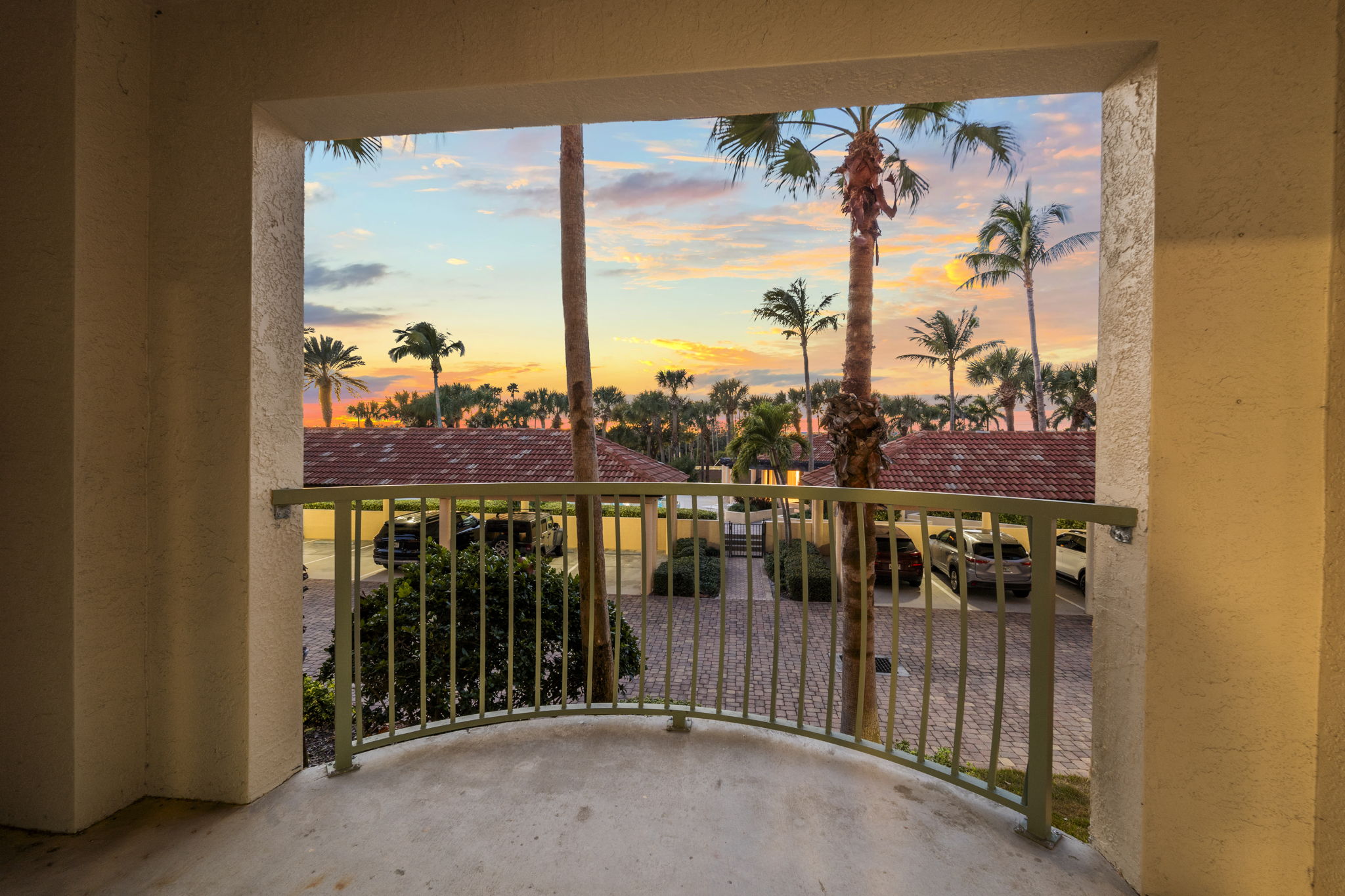 TWI PORCH1 1645 Pinellas Bayway S Apt B2 096