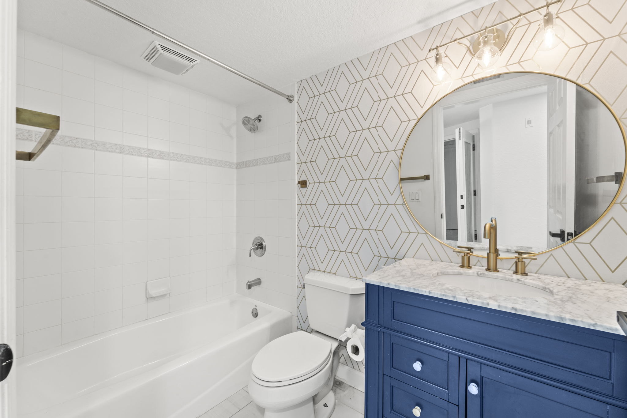 BATH2 1645 Pinellas Bayway S Apt B2 222