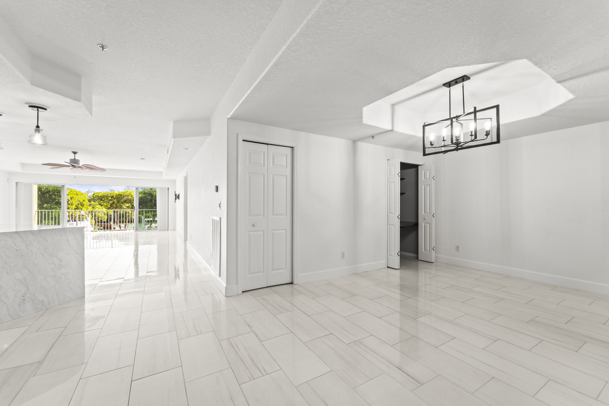 DR 1645 Pinellas Bayway S Apt B2 360