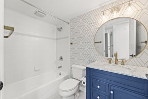 BATH2 1645 Pinellas Bayway S Apt B2 222