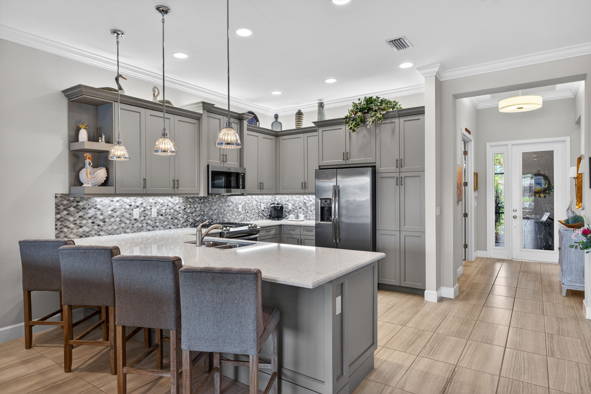 Bar seats 4! Custom woodwork on peninsula. Undercabinet lighting! Beautiful backsplash! Pantry!
