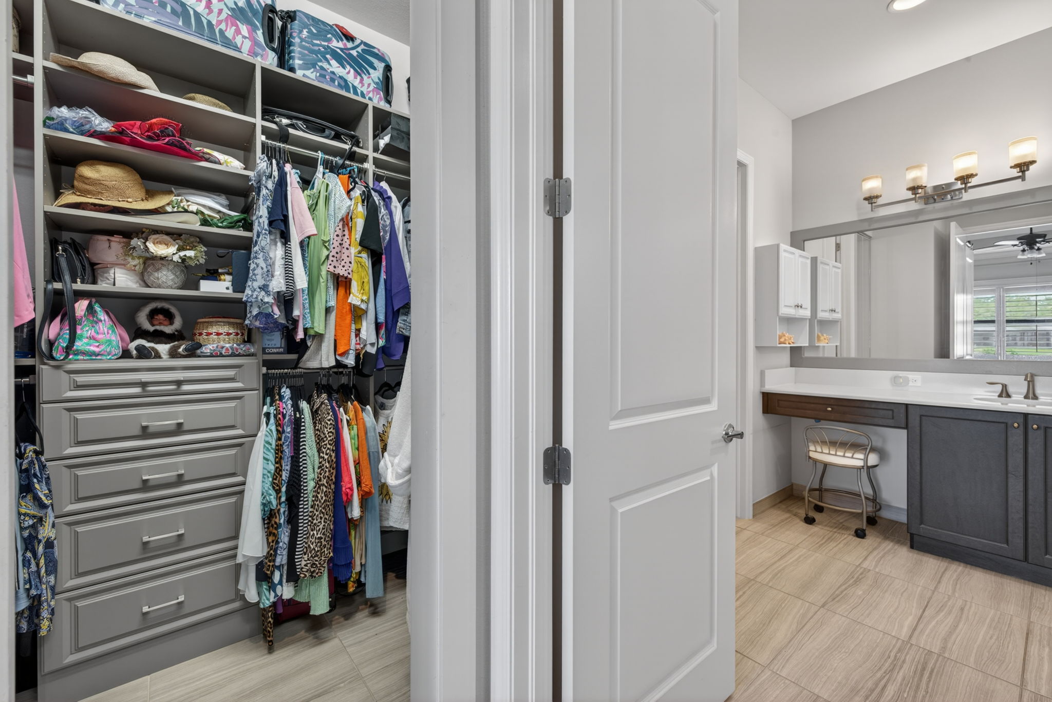 2nd primary bedroom 'California' closet.