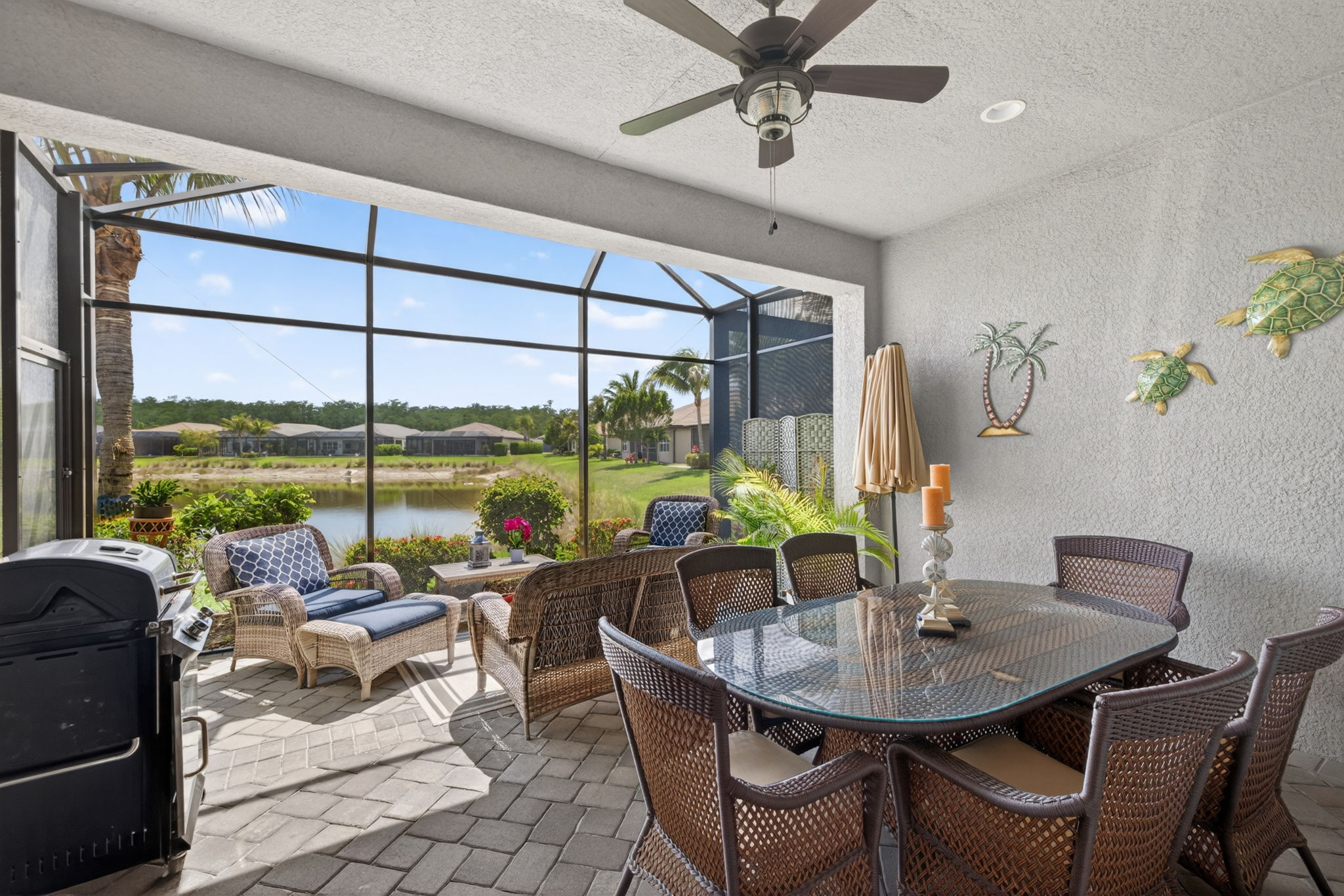 Do you see it? One of few lanai extensions that is CAGED!!!