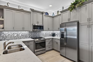 All appliances convey! Gas cooking present!