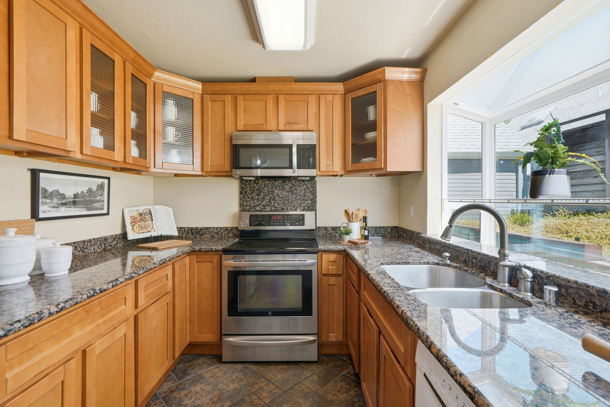 010_F8_1646 Somerset Pl