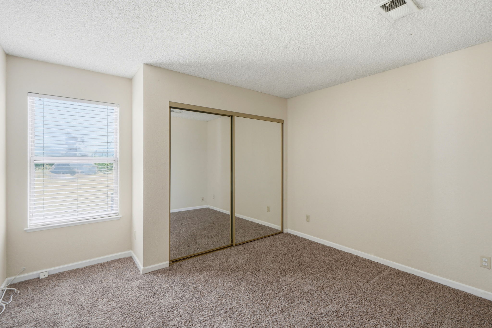 017_F8_1646 Somerset Pl