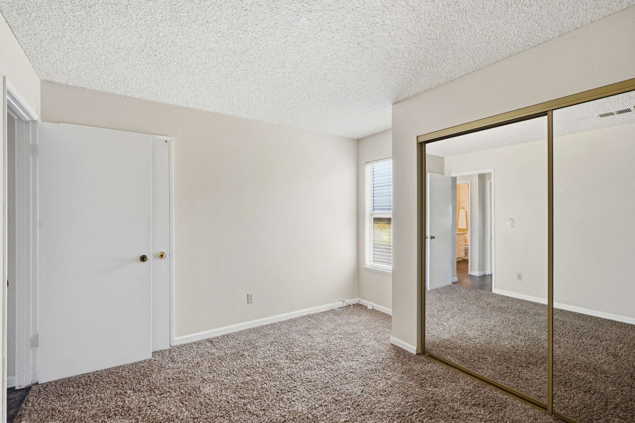 018_F8_1646 Somerset Pl