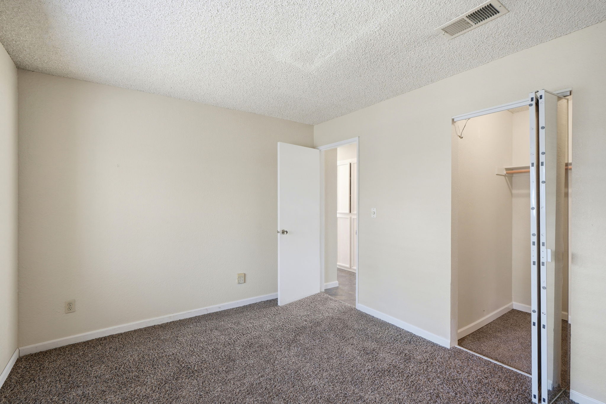 022_F8_1646 Somerset Pl