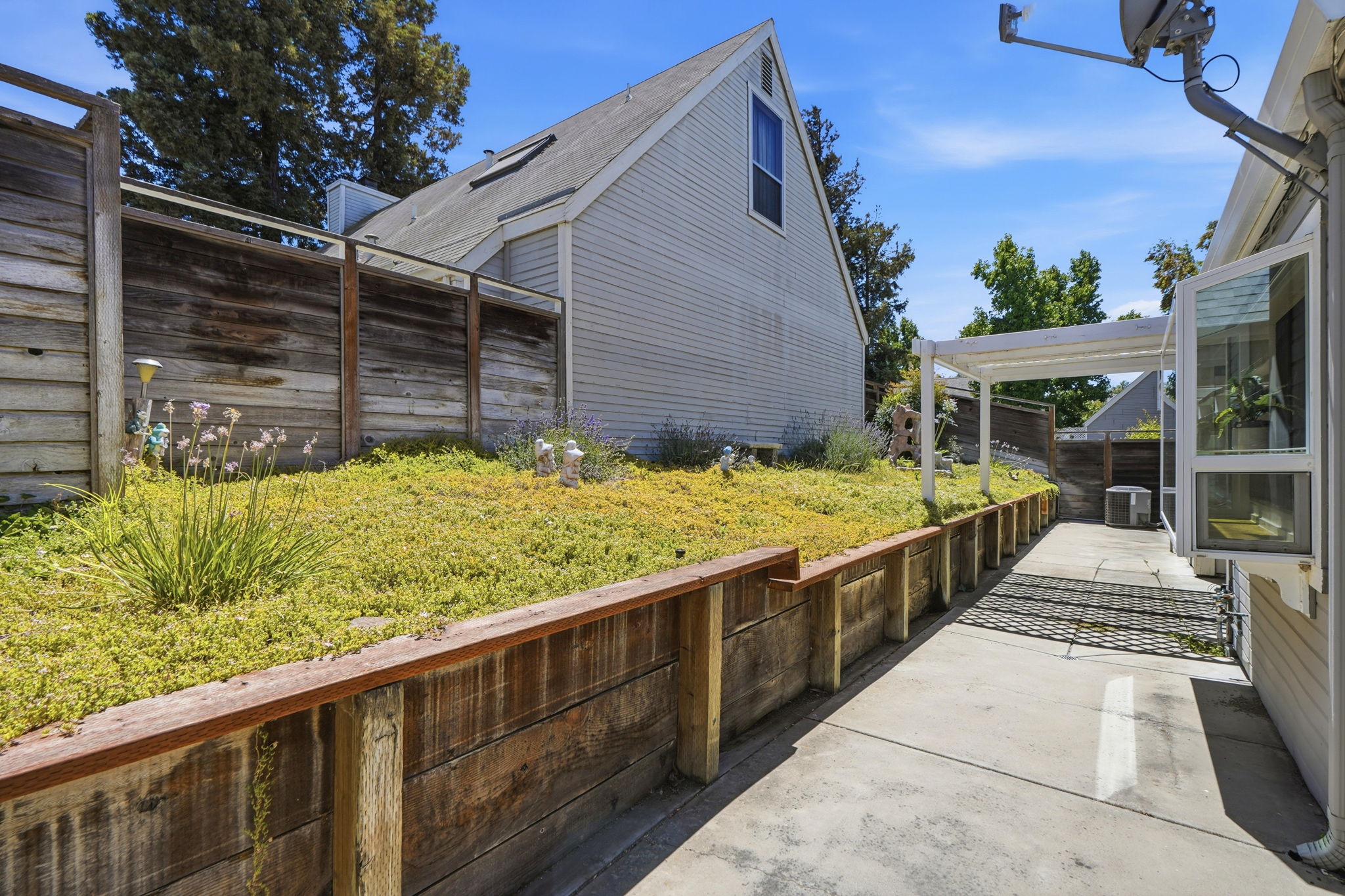 034_F8_1646 Somerset Pl
