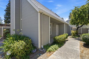 002_F8_1646 Somerset Pl