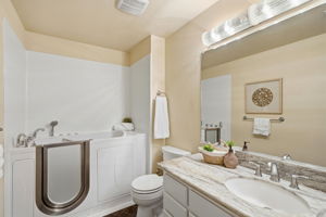 026_F8_1646 Somerset Pl