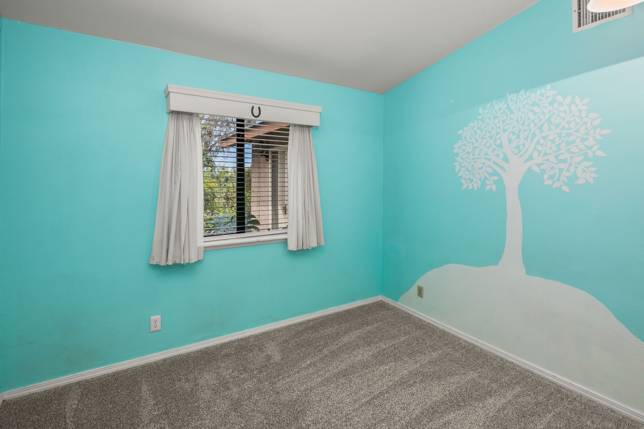 1646 E Tierra Libertia Rd-90
