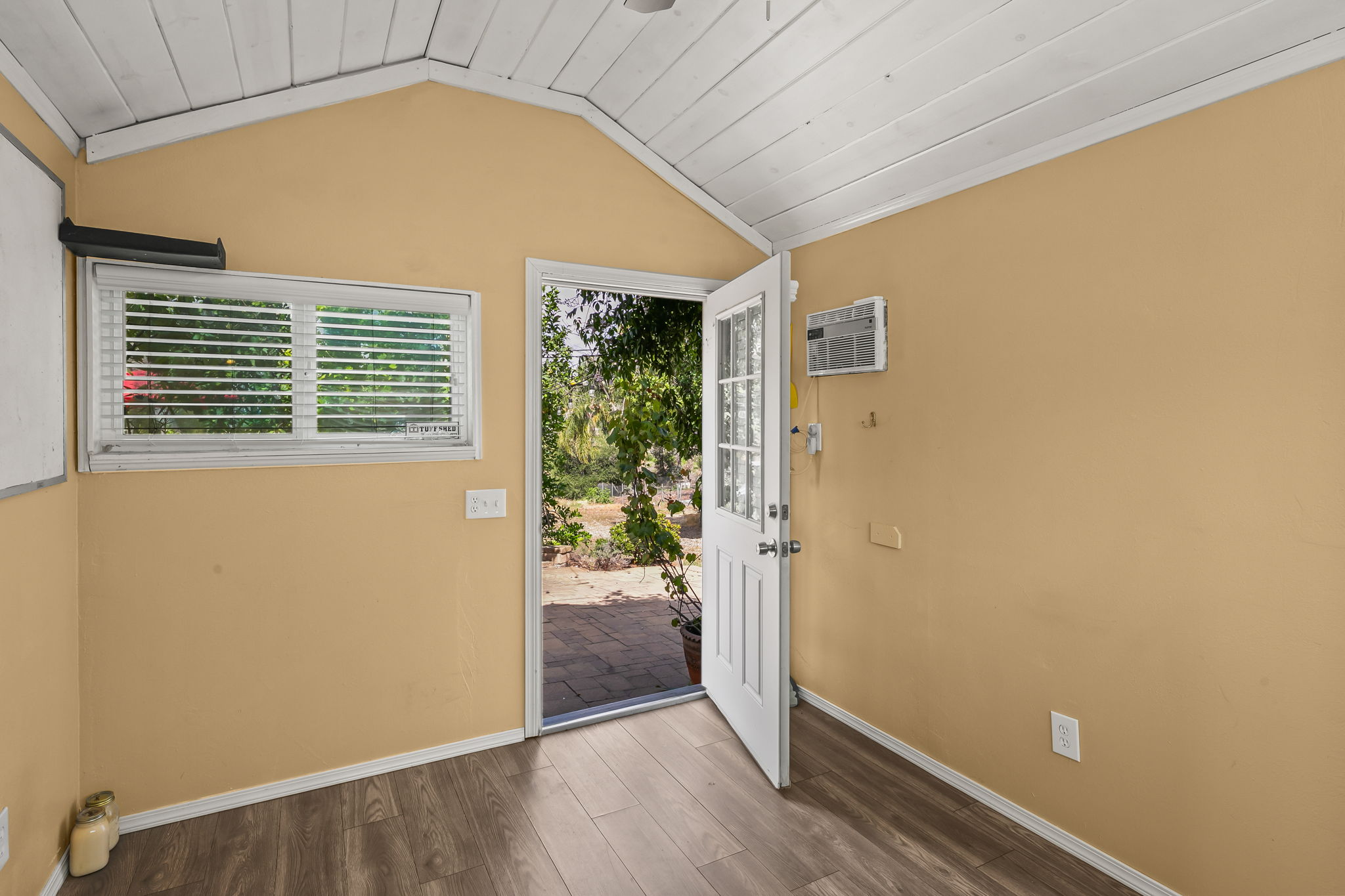 1646 E Tierra Libertia Rd-74