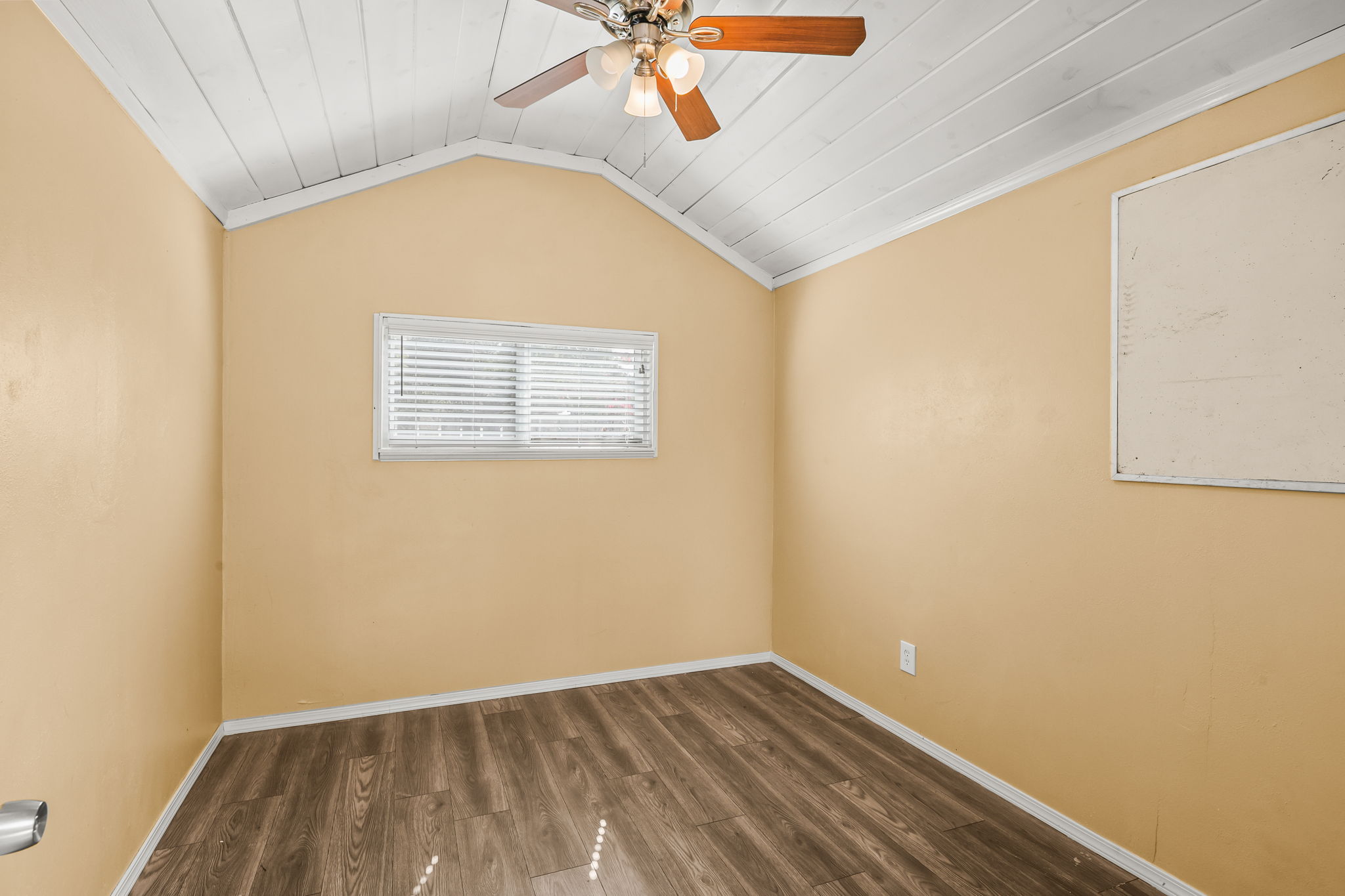 1646 E Tierra Libertia Rd-73