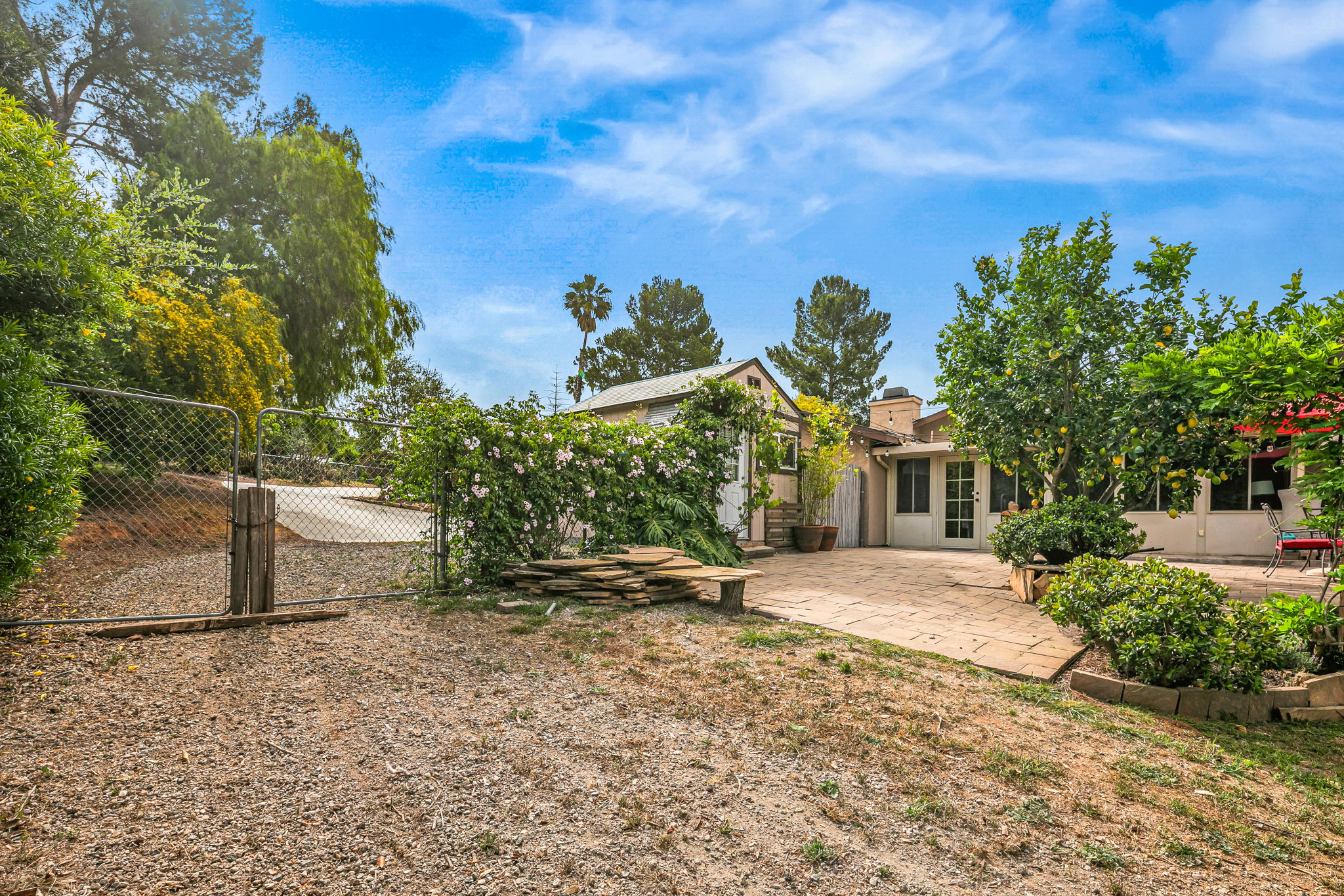 1646 E Tierra Libertia Rd-49