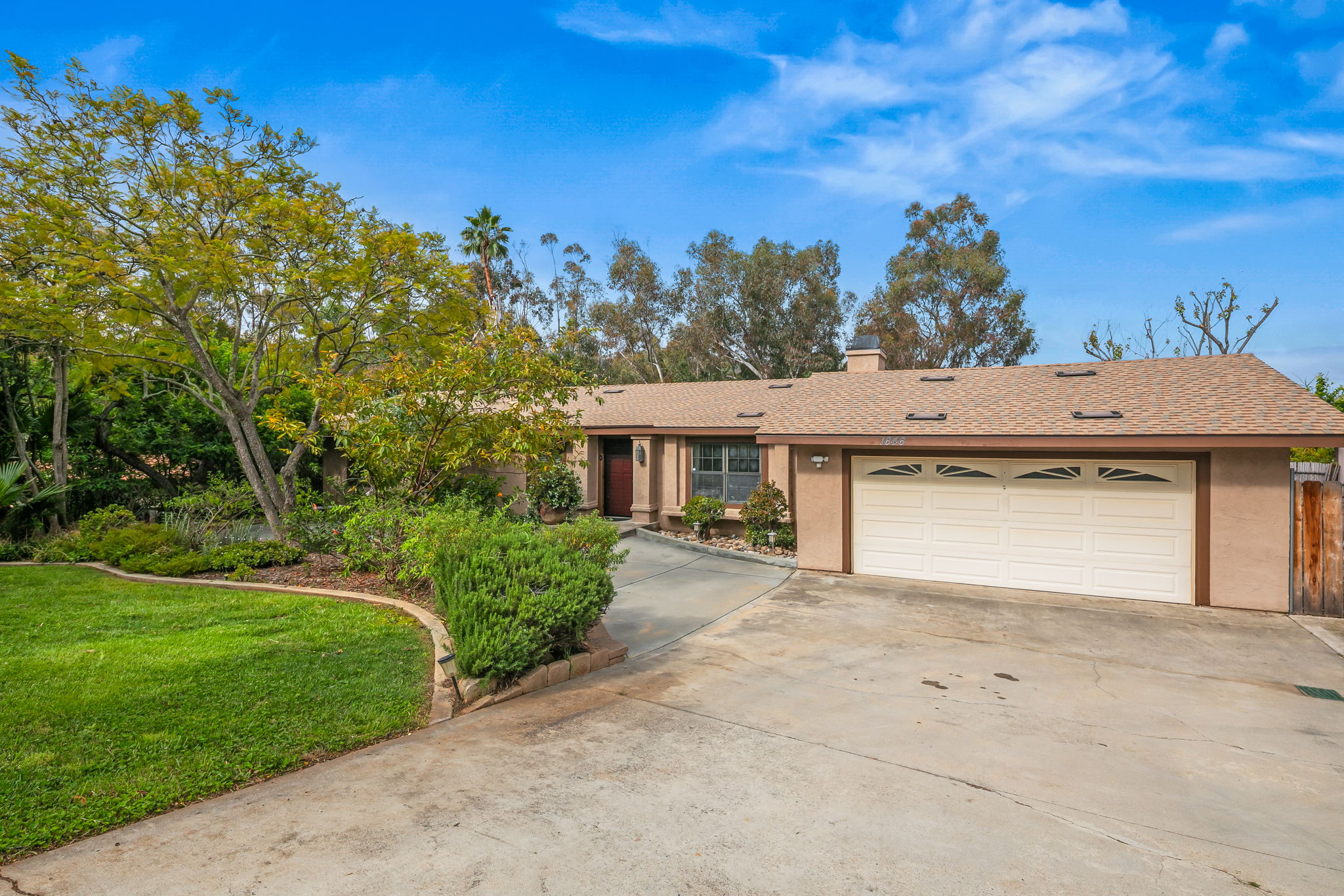 1646 E Tierra Libertia Rd-39
