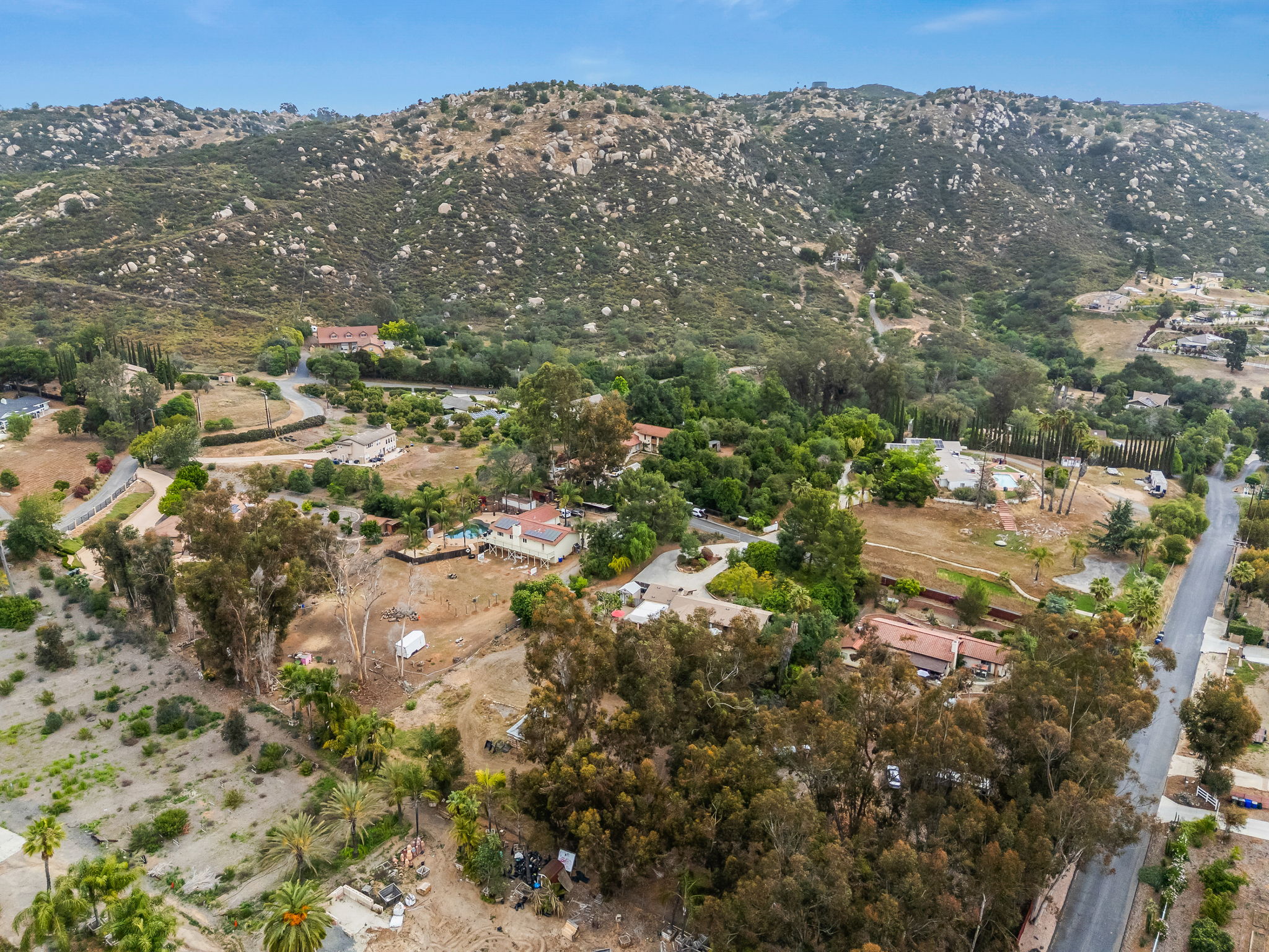 1646 E Tierra Libertia Rd-40