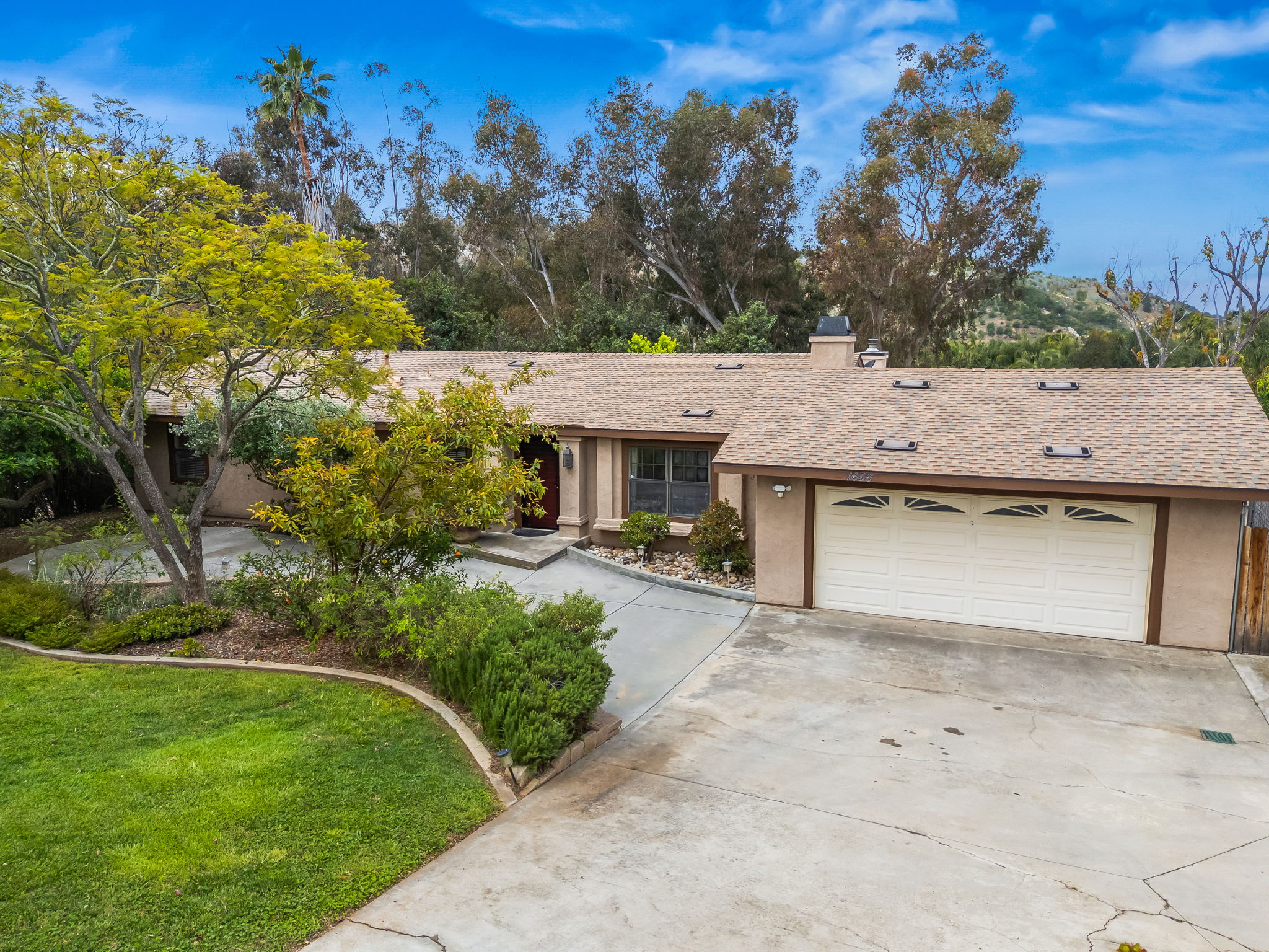 1646 E Tierra Libertia Rd-21
