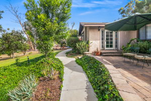 1646 E Tierra Libertia Rd-68