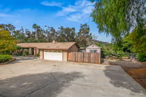 1646 E Tierra Libertia Rd-41