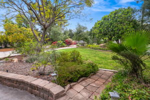 1646 E Tierra Libertia Rd-28