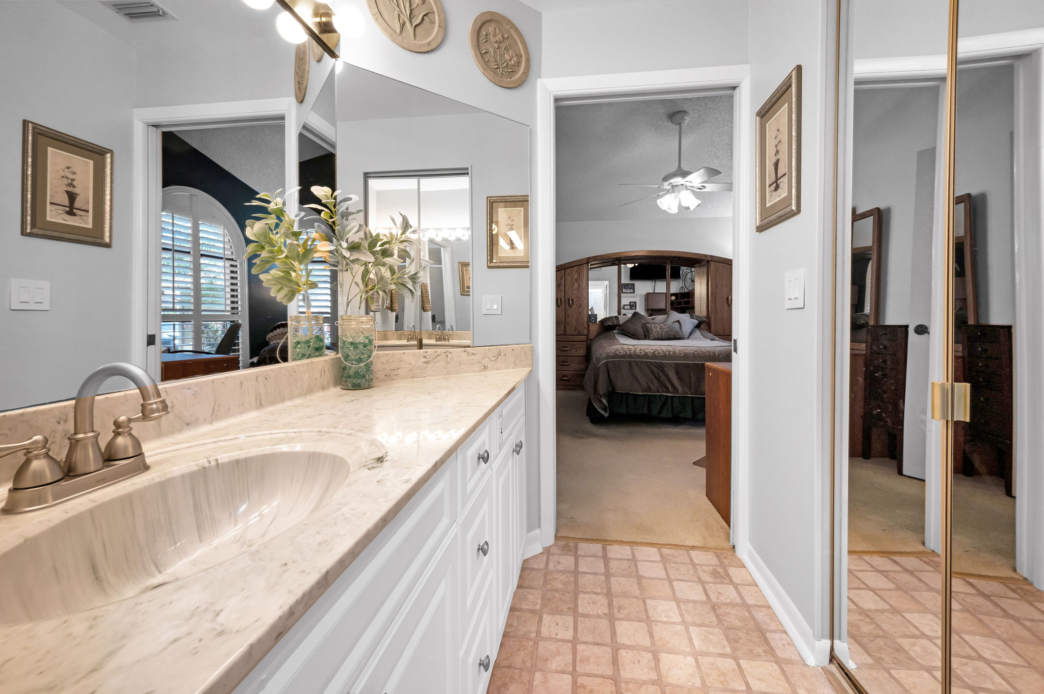 Master Bathroom1c