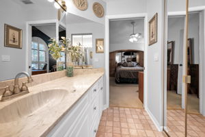 Master Bathroom1c
