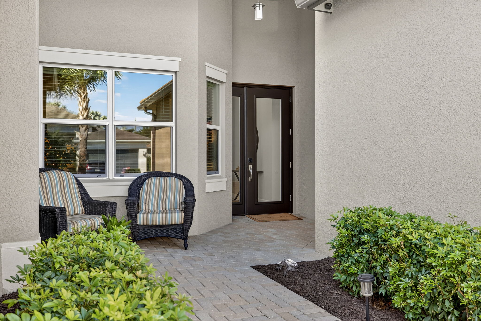 3 windows in den on the front of the home make it bright!