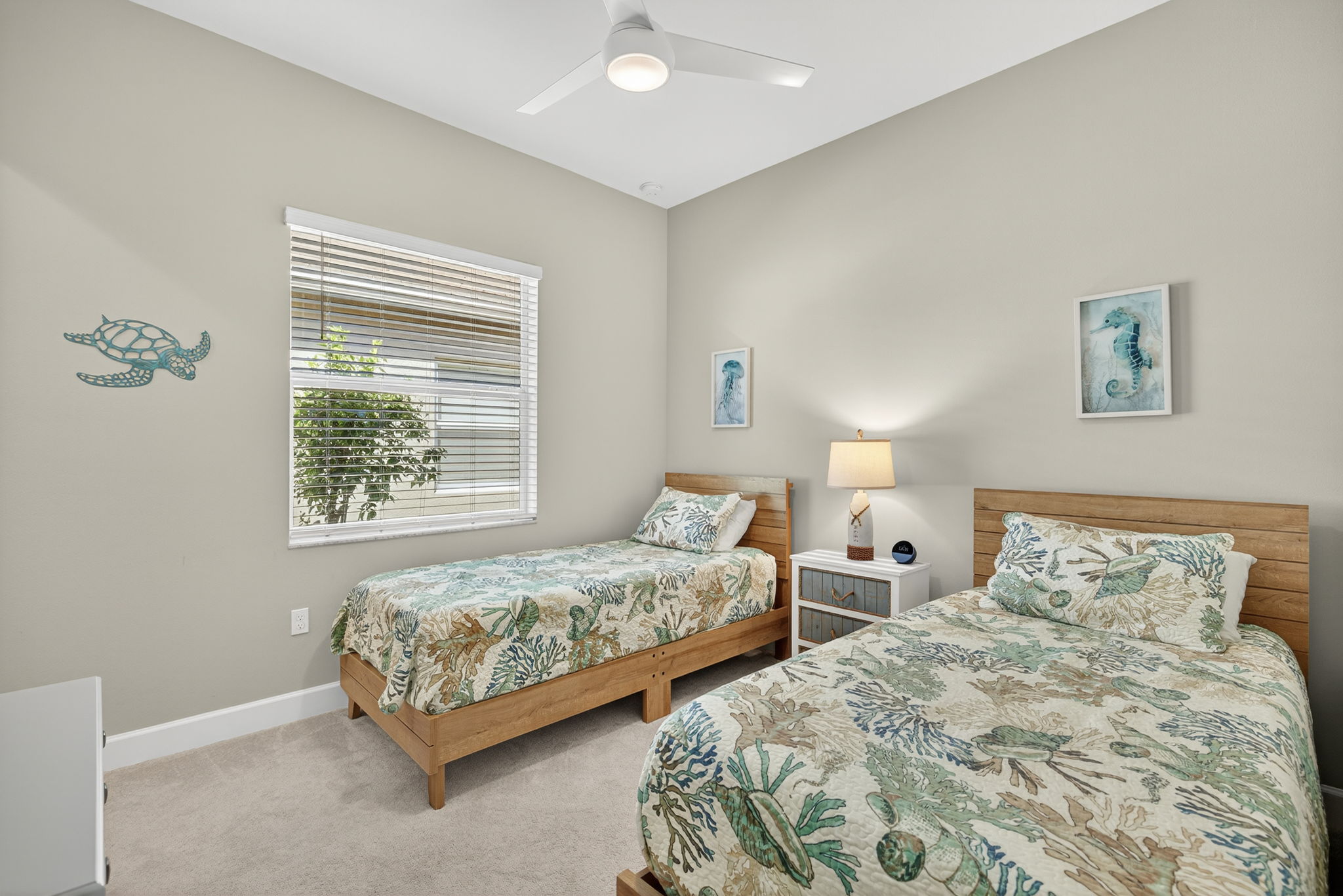 2nd bedroom w/ walk-in closet!!!