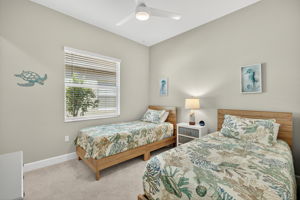 2nd bedroom w/ walk-in closet!!!