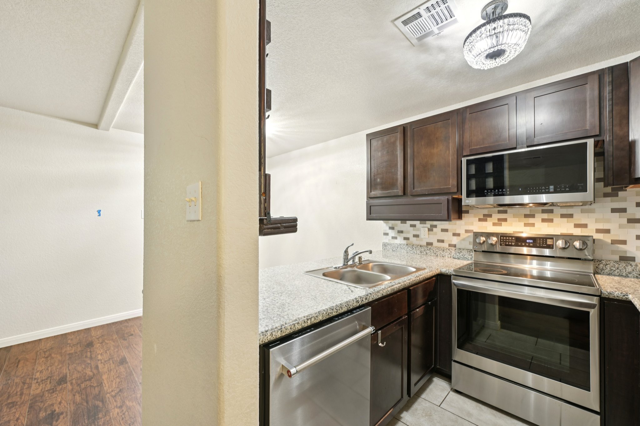 Eastchase St-S0611-021.jpg