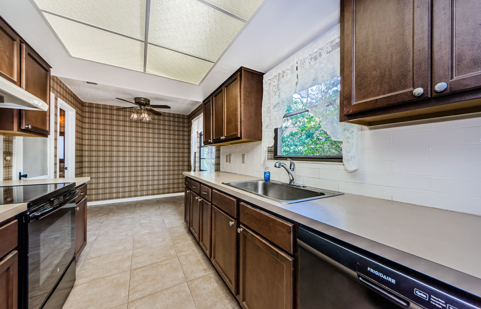 Kitchen 2-4