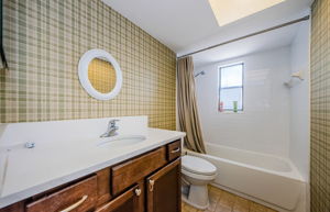 Bathroom 1a-2