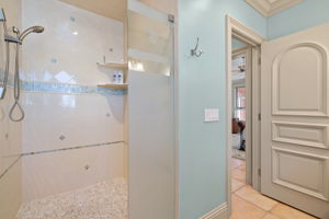 Guest Bathroom (9)