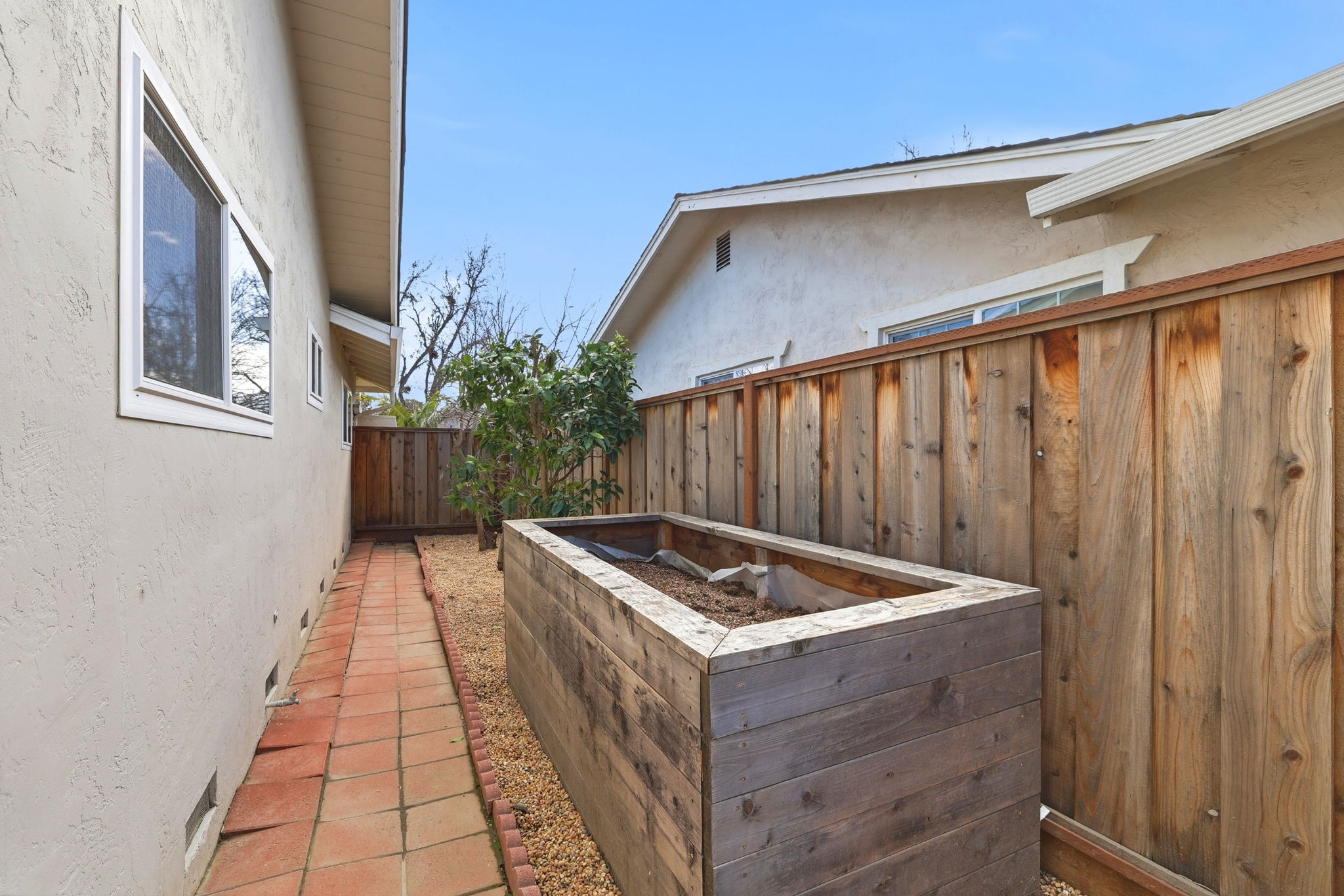 041_f8_165 Carlow Ct