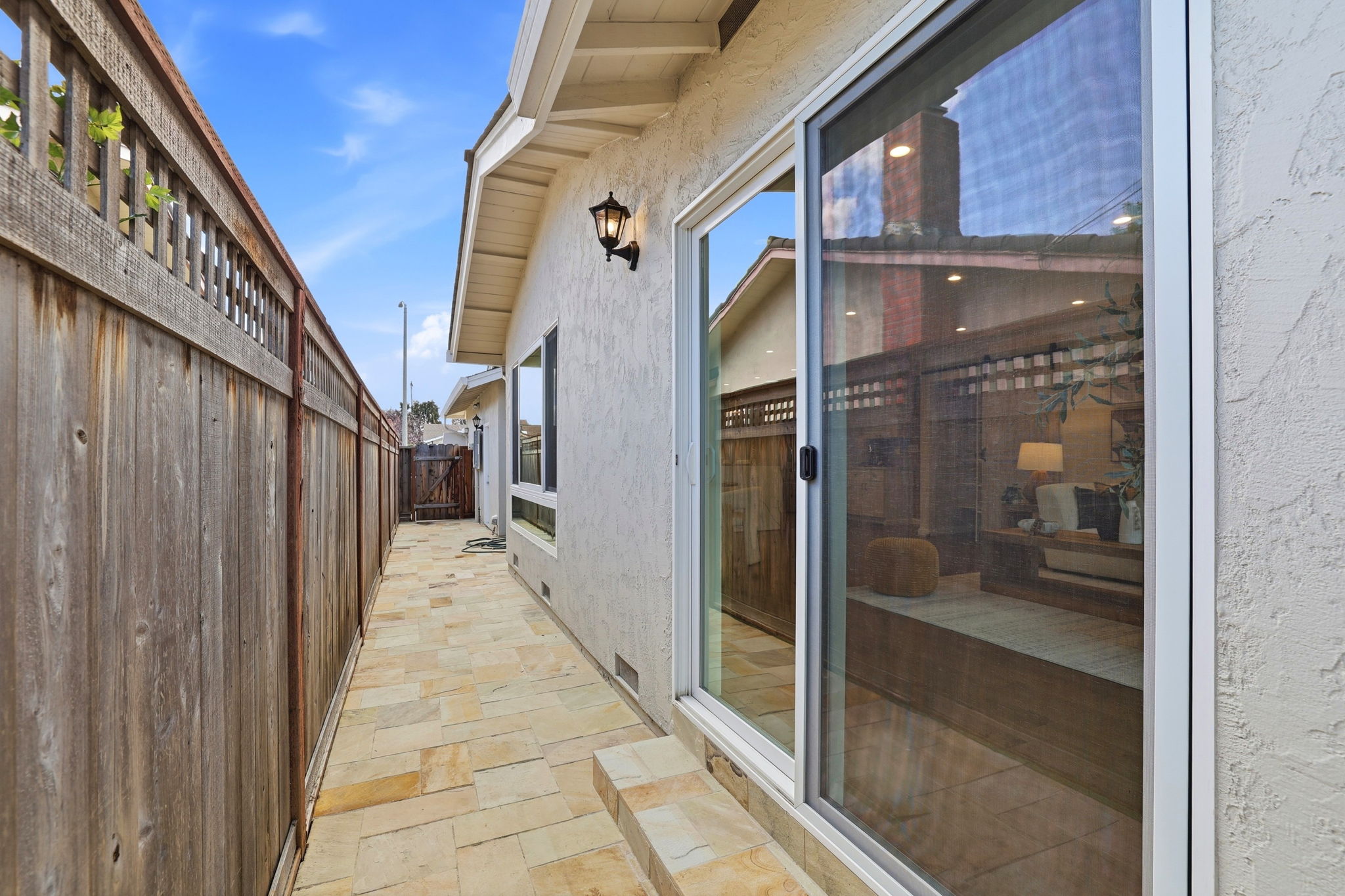 042_f8_165 Carlow Ct